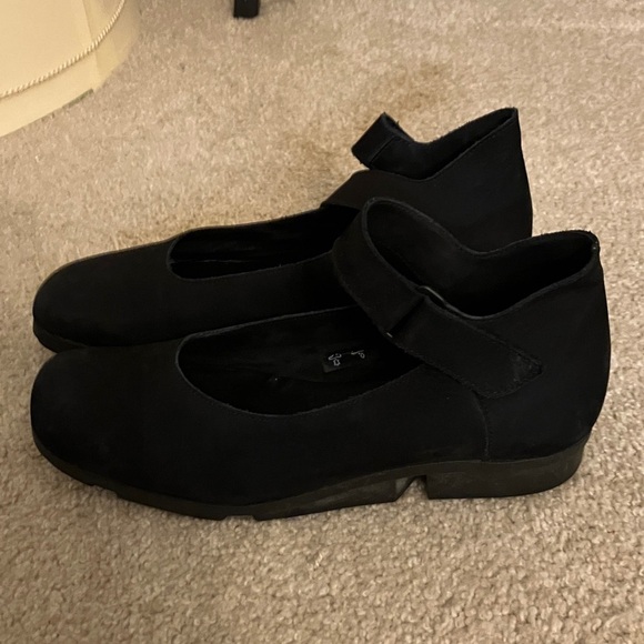 Arche Shoes - Arche Women's Classic Nubuck Black Comfort Flats with Ankle Strap Sz 9 40